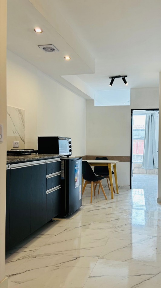 Se alquila un departamento amoblado de 2 ambientes con balcon