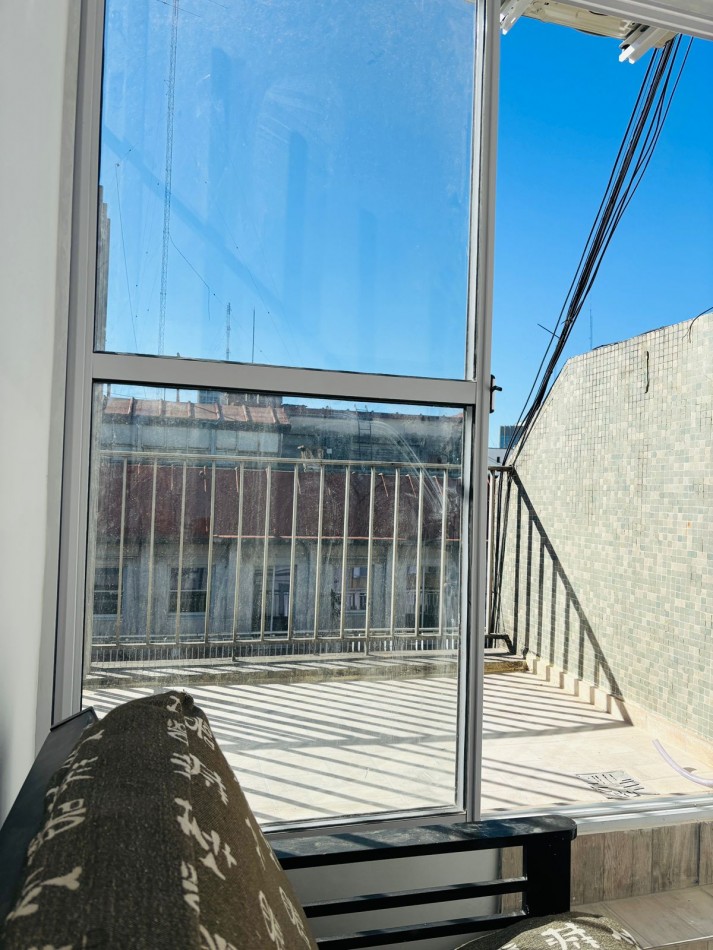 Se alquila un departamento amoblado de 2 ambientes con balcon