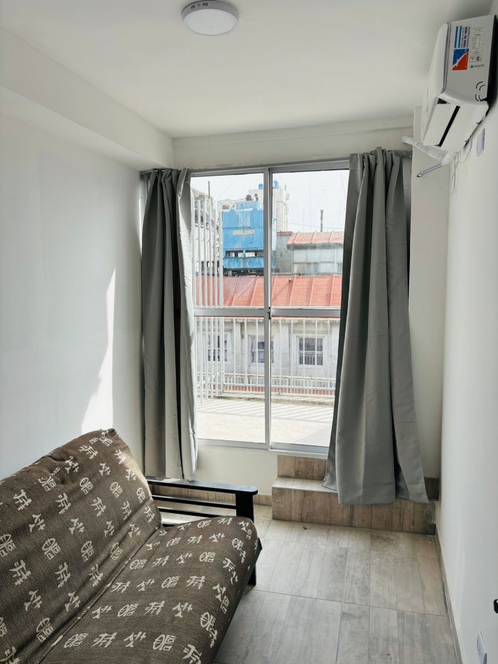 Se alquila un departamento amoblado de 2 ambientes con balcon