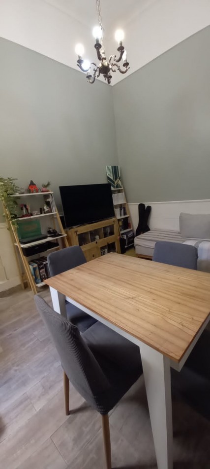 Se vende un departamento de 3 ambientes en PH. 