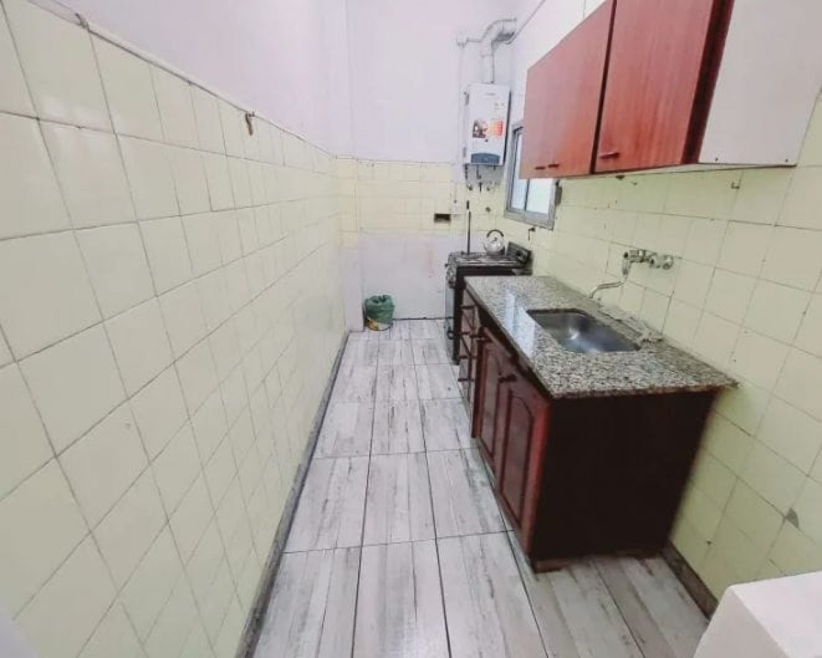Se vende un departamento en PH de 3 ambientes - San Cristobal