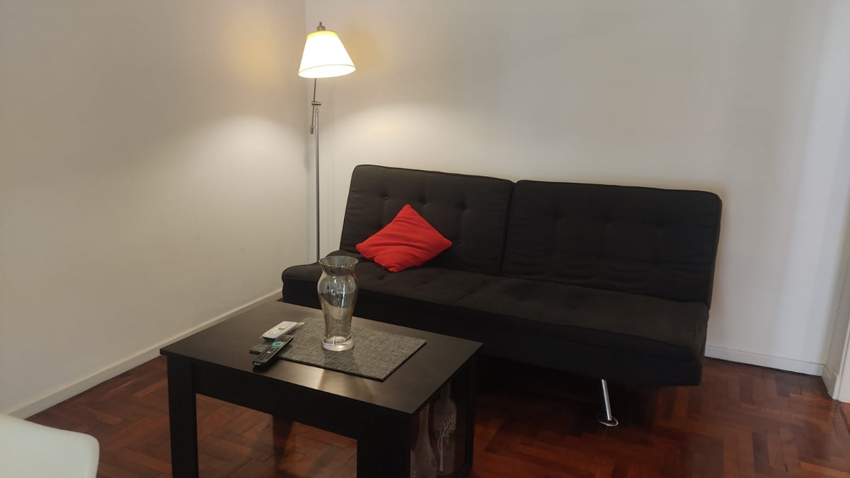 Se alquila un departamento de 2 ambientes amoblado