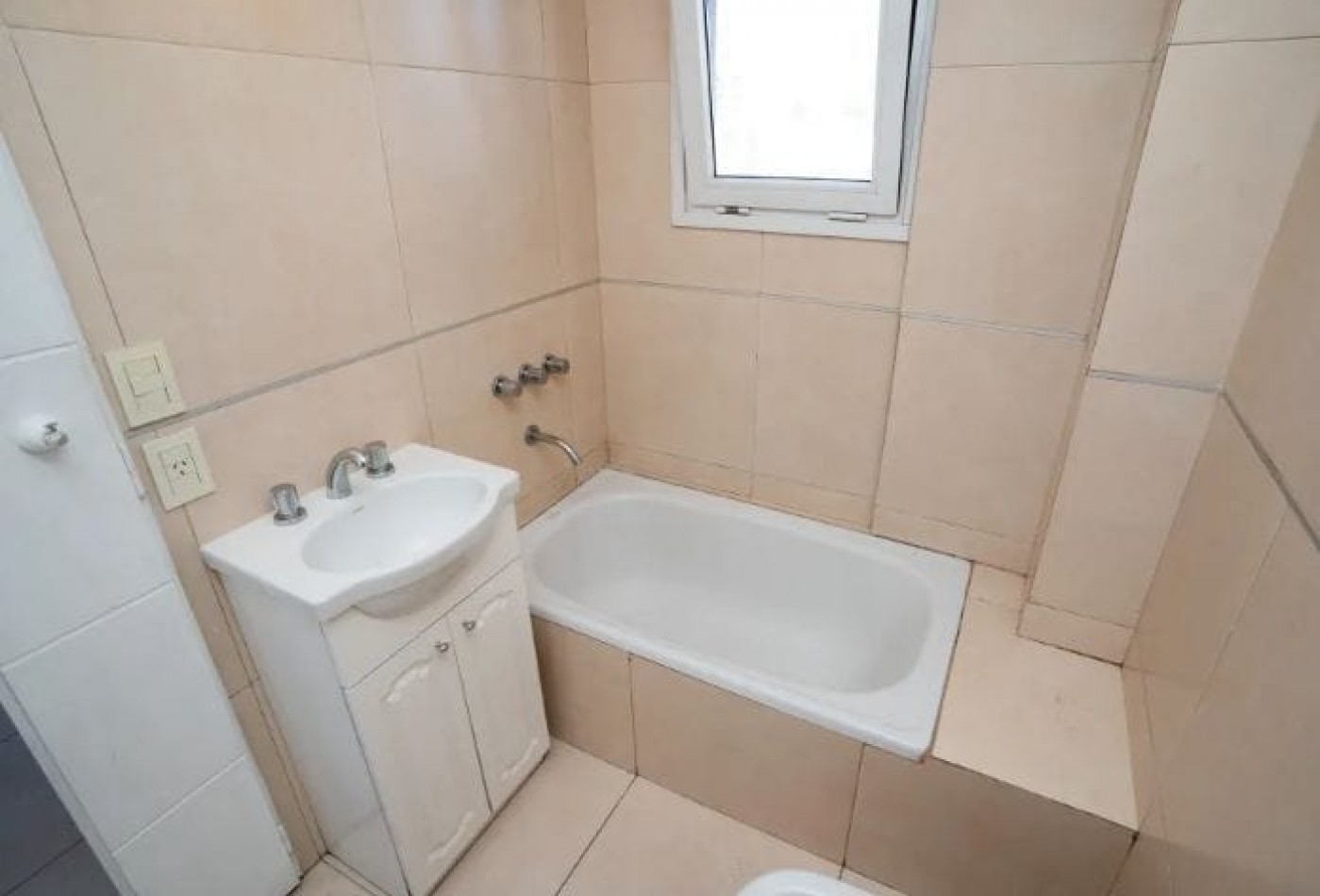 Se vende un hermoso monoambiente con balcon
