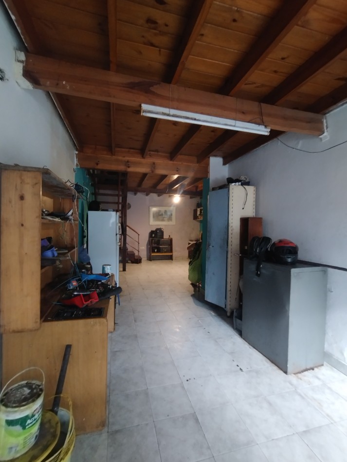 Se vende un departamento de 3 ambientes en PH a refaccionar