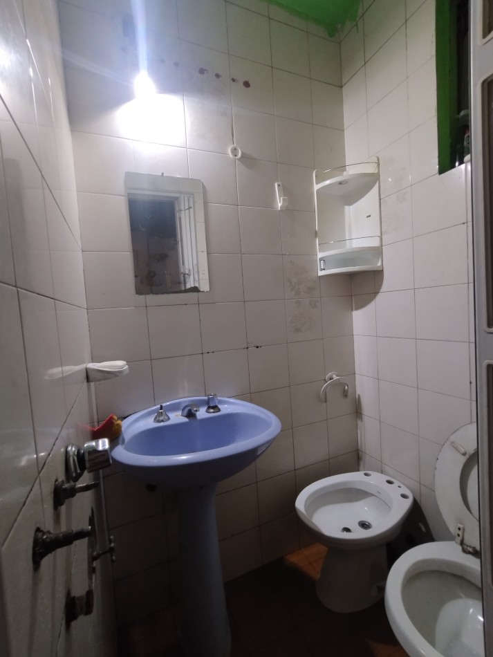 Se vende un departamento de 3 ambientes en PH a refaccionar