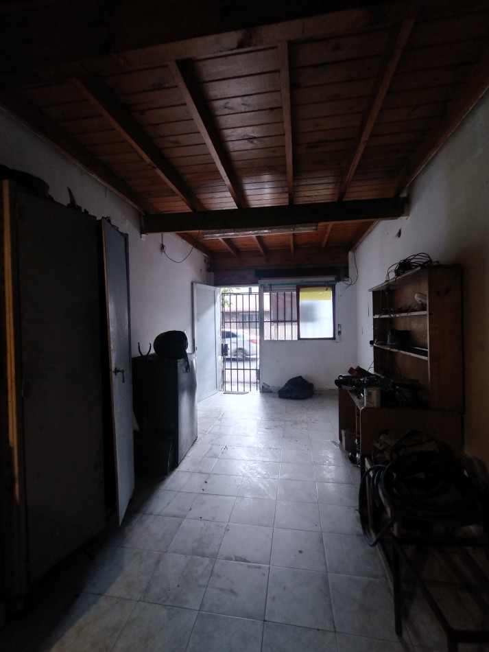 Se vende un departamento de 3 ambientes en PH a refaccionar