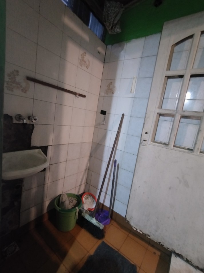 Se vende un departamento de 3 ambientes en PH a refaccionar