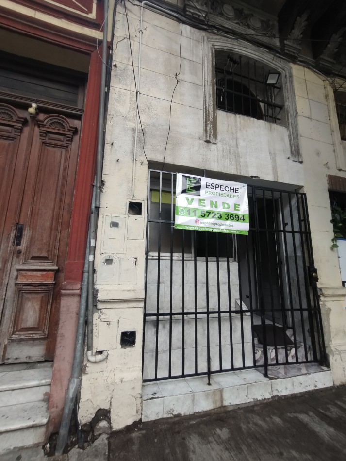 Se vende un departamento de 3 ambientes en PH a refaccionar