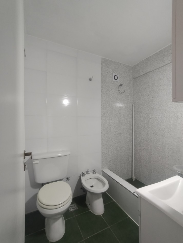 Se vende un departamento de 3 ambientes luminoso con balcon