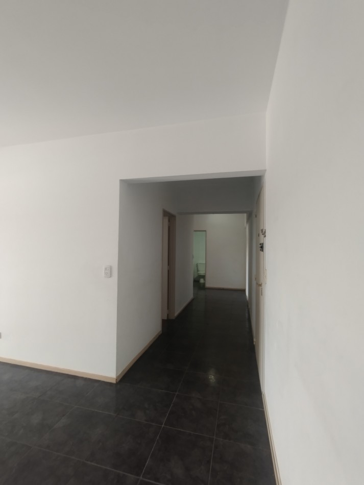 Se vende un departamento de 3 ambientes luminoso con balcon