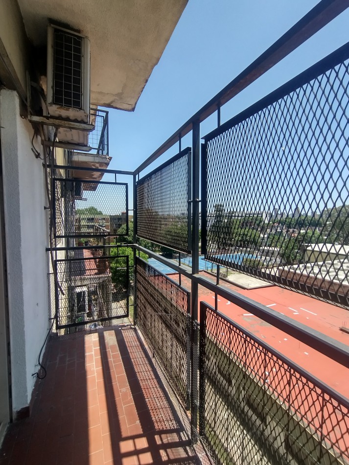 Se vende un departamento de 3 ambientes luminoso con balcon