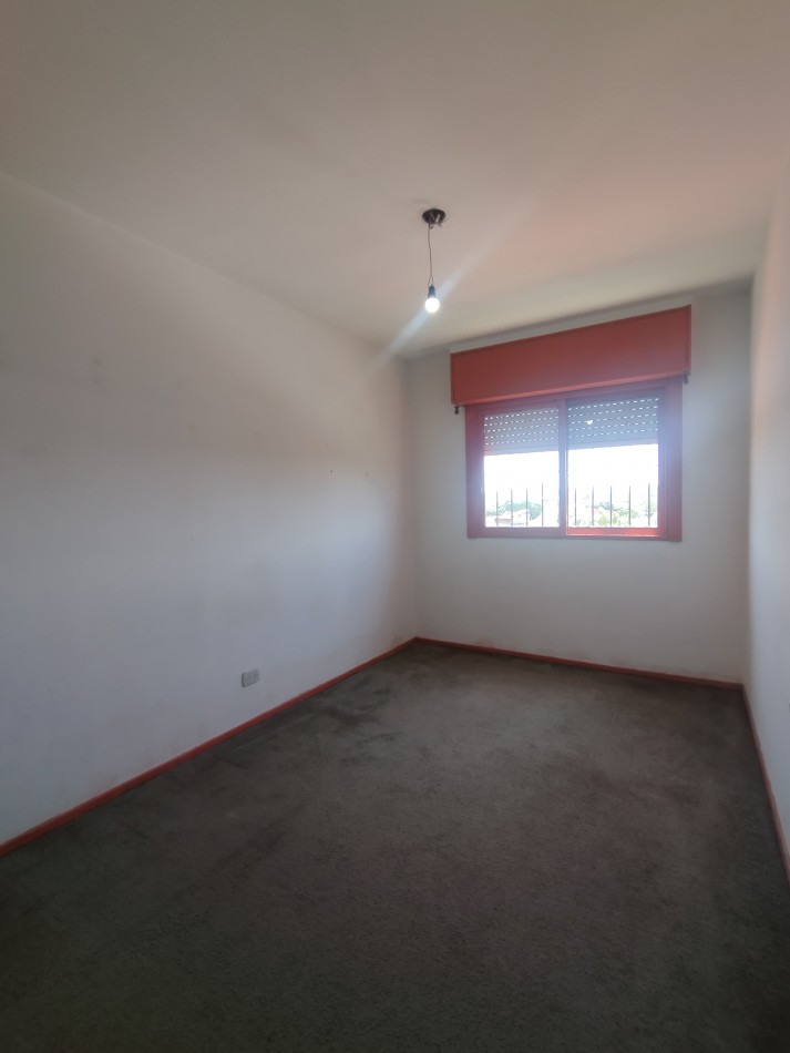 Se vende un departamento de 3 ambientes luminoso con balcon