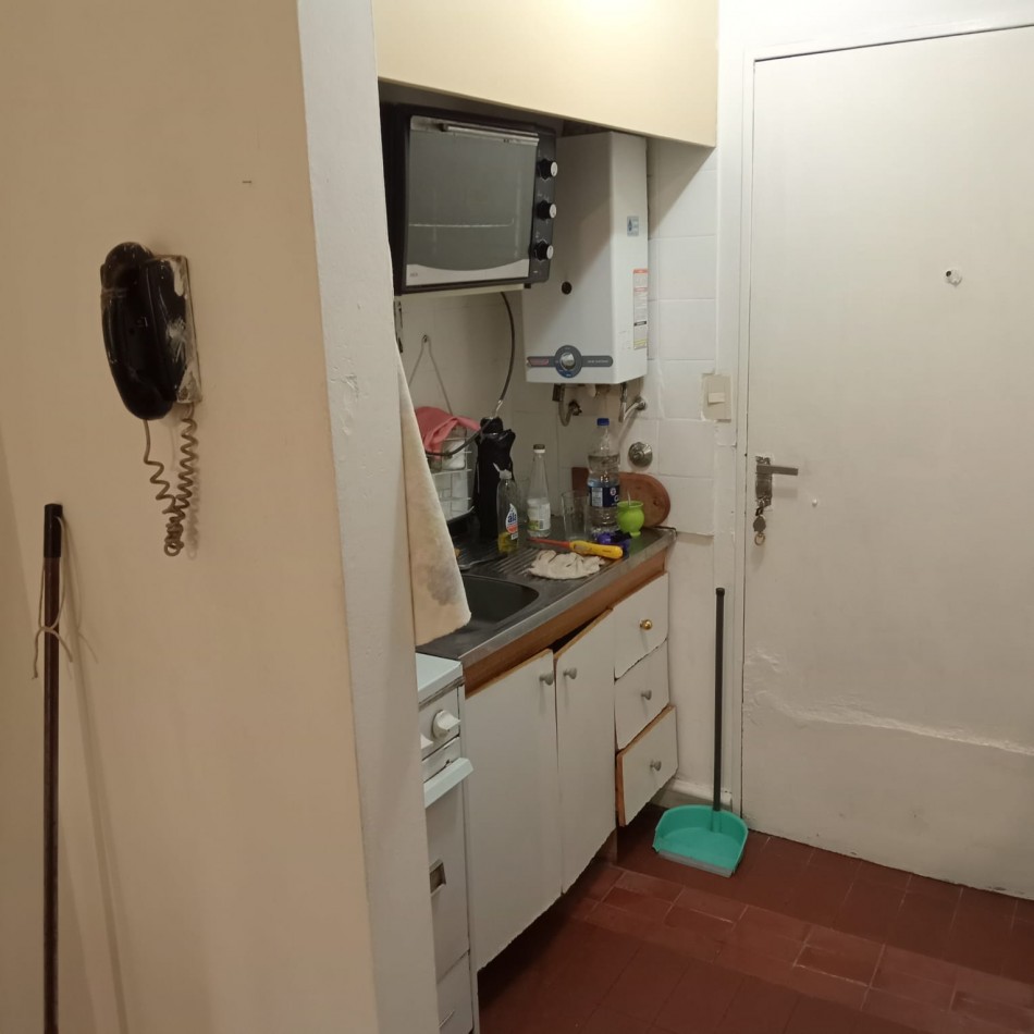 Se vende un amplio monoambiente luminoso - Recoleta