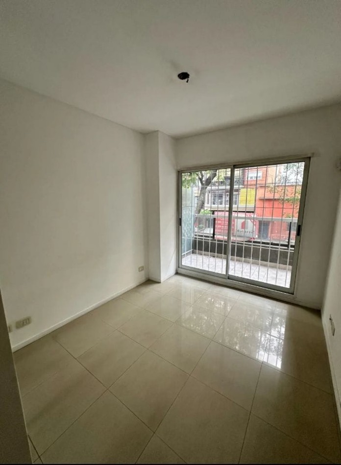 Se vende un espectacular departamento, de 2 ambientes amplio con balcon - Almagro