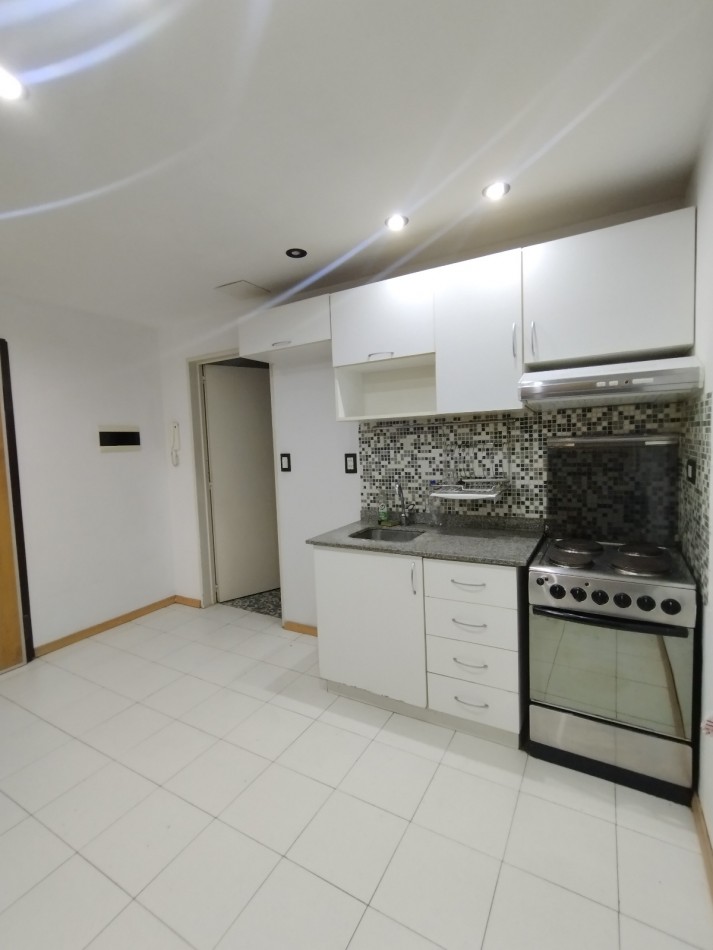 Se alquila un hermoso departamento monoambiente amoblado con balcon - San Cristobal