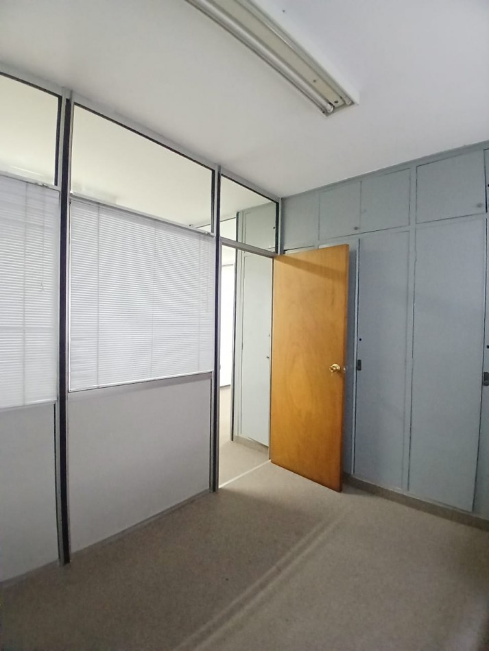 Se vende excelente oficina en edificio de Categoria - San Nicolas