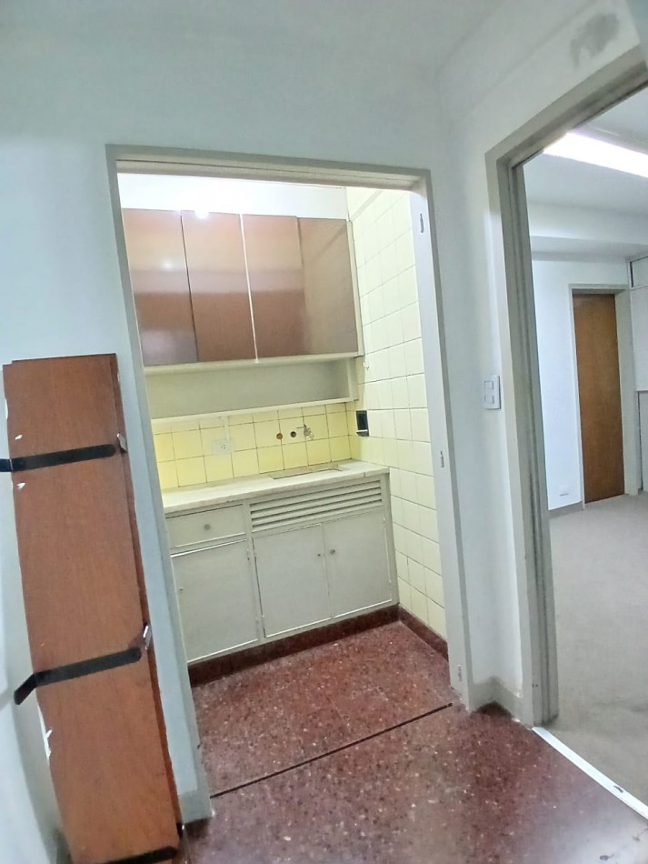 Se vende excelente oficina en edificio de Categoria - San Nicolas