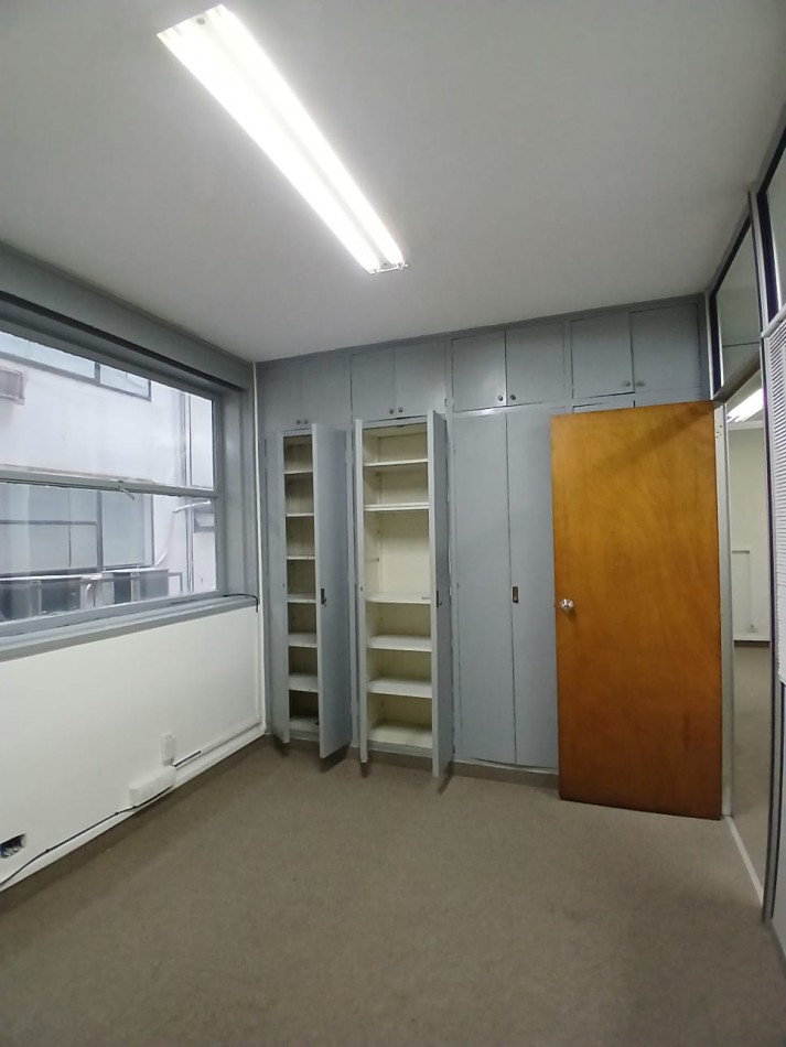 Se vende excelente oficina en edificio de Categoria - San Nicolas