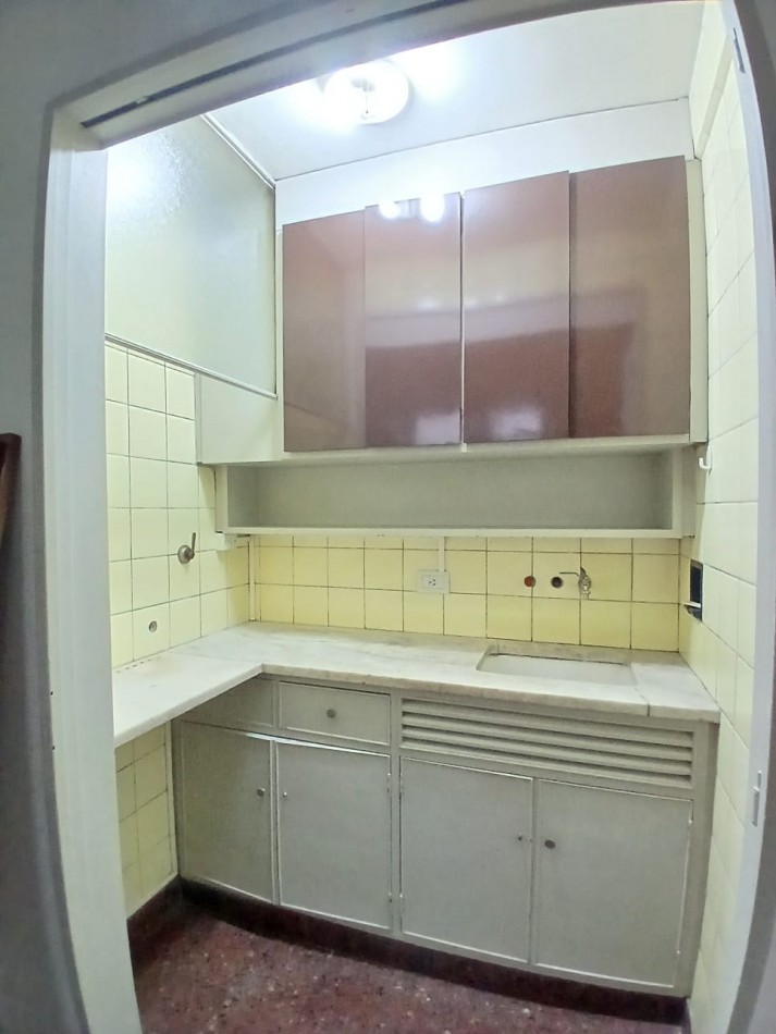 Se vende excelente oficina en edificio de Categoria - San Nicolas