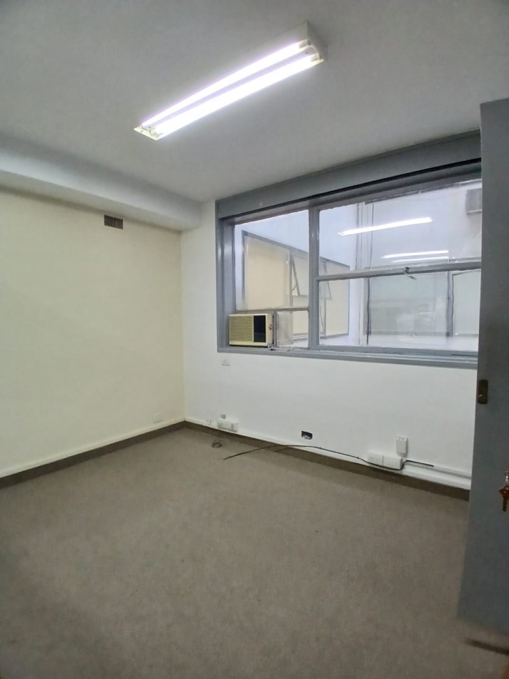 Se vende excelente oficina en edificio de Categoria - San Nicolas