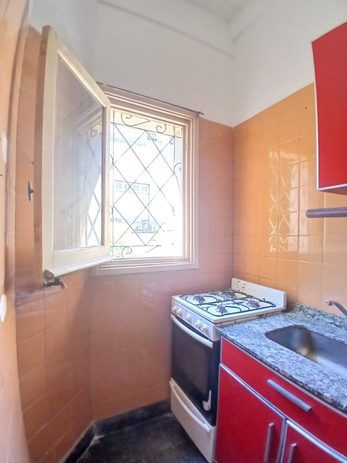 Oportunidad! se vende un agradable departamento de 3 ambientes al frente - San Cristobal