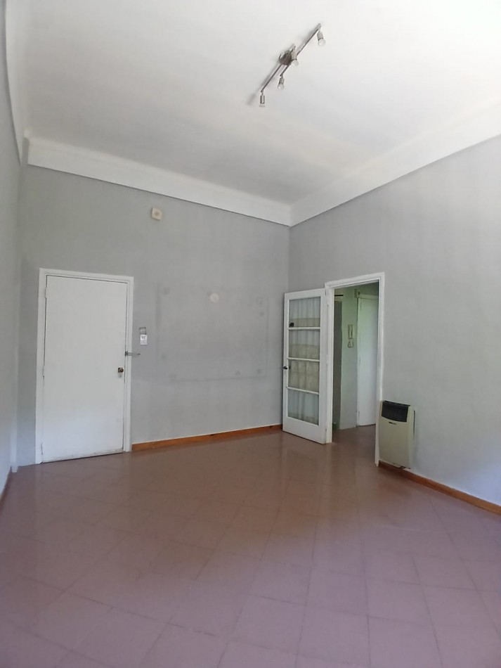 Oportunidad! se vende un agradable departamento de 3 ambientes al frente - San Cristobal