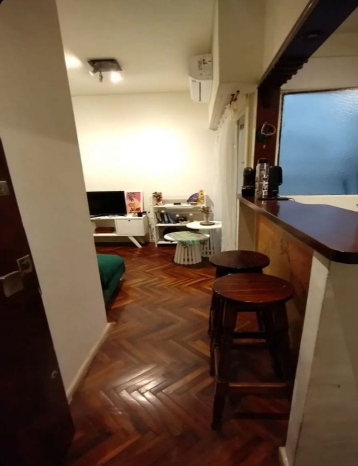 Se vende un agradable departamento de 2 ambientes --Recoleta