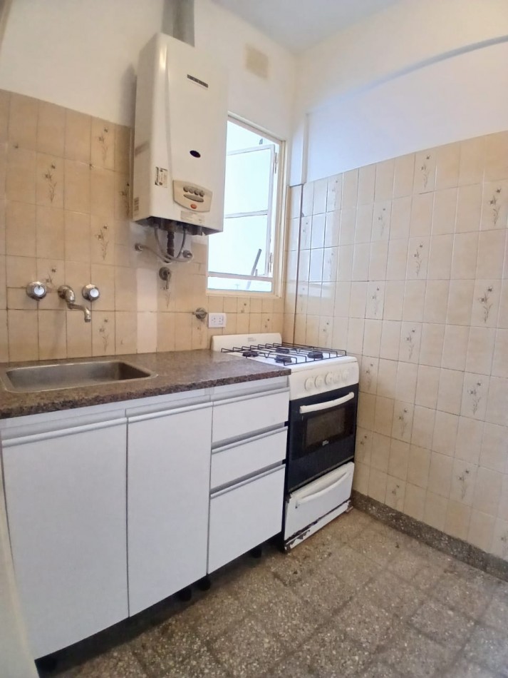 Se Alquila un Departamento de 2 Ambientes Luminoso, Bajas Expensas - Monserrat