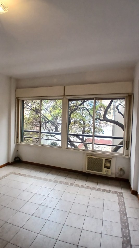 Se vende un departamento de 2 ambientes divisible al frente - Barrio Norte