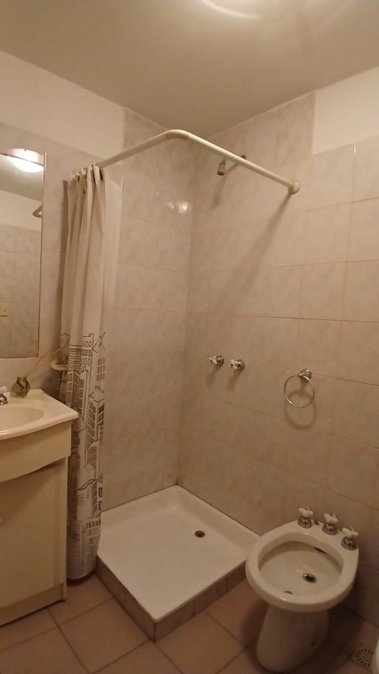 Se vende un departamento de 2 ambientes divisible al frente - Barrio Norte