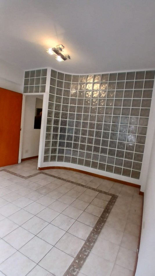 Se vende un departamento de 2 ambientes divisible al frente - Barrio Norte