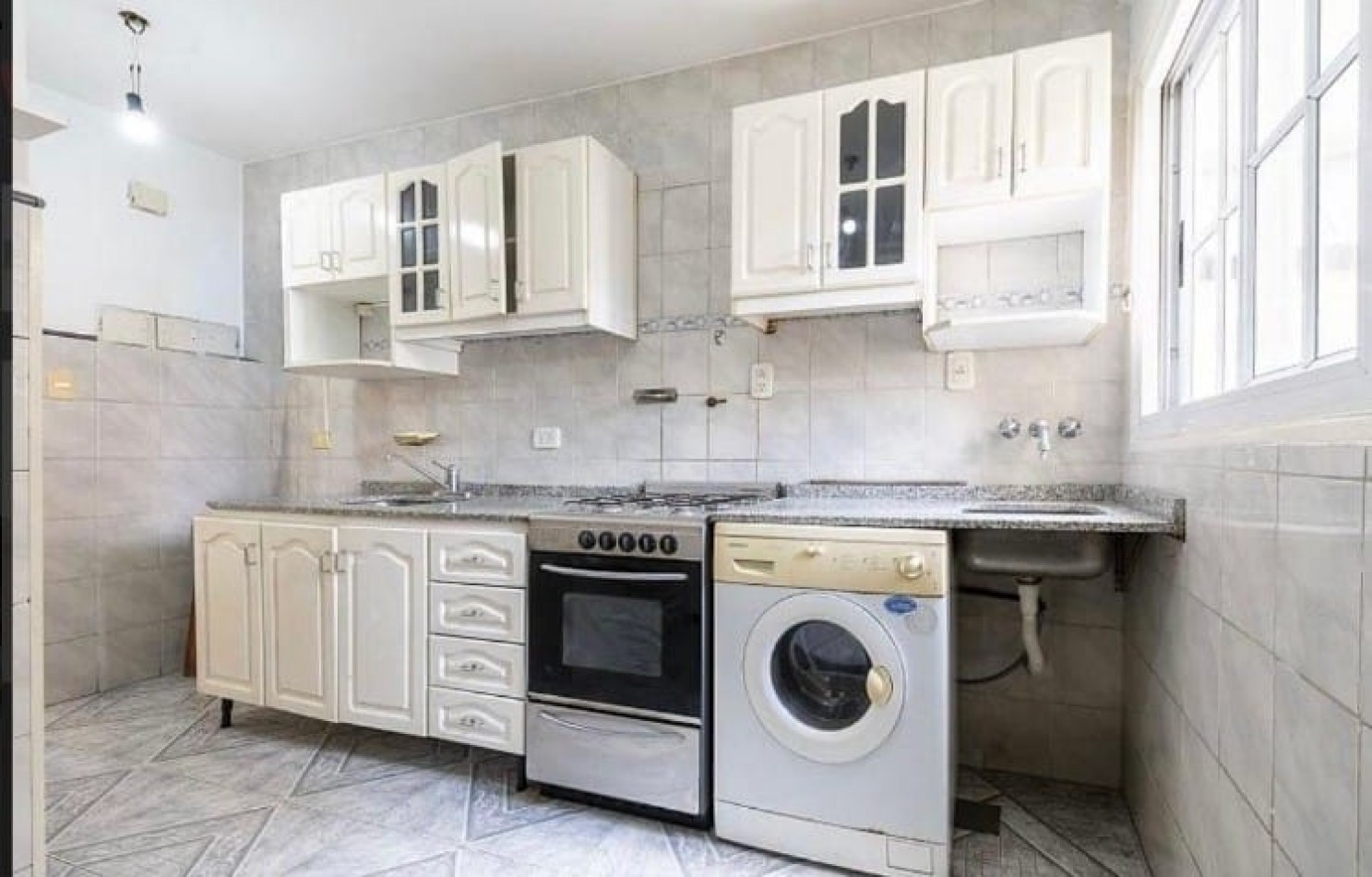 Oportunidad! se vende un hermoso departamento de 3 ambientes con balcon - Caballito