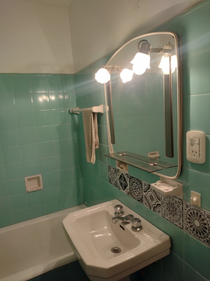Se vende un departamento de 2 ambientes mas baulera