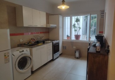 Se alquila un departamento de 3 ambientes amoblado.