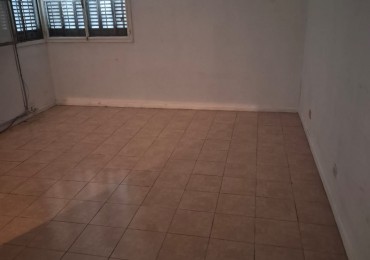 Se alquila un departamento de 2 ambientes con patio - Balvanera